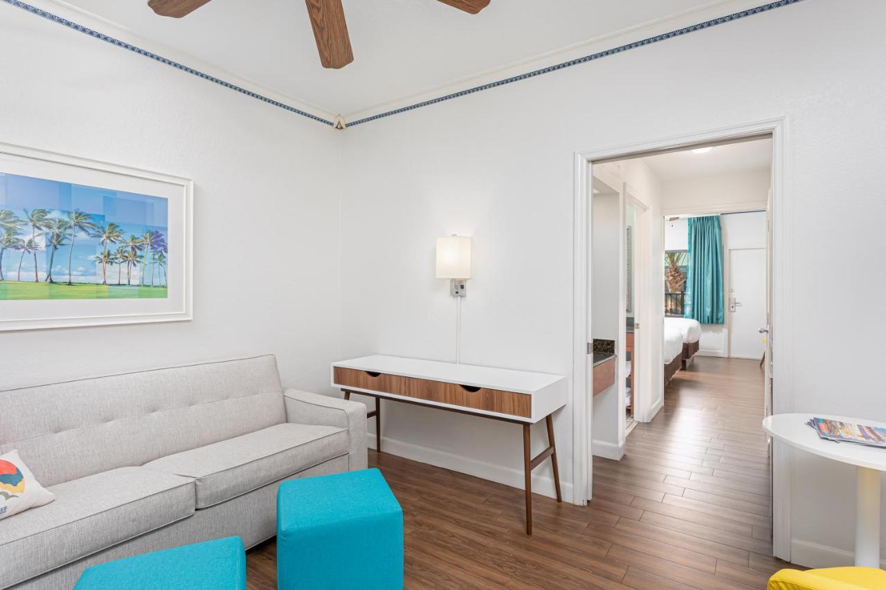 Queen Suite with Pool View,1623656285:JPEG